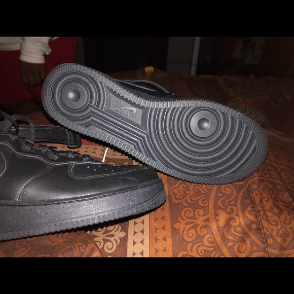 Shoes - Picture 2 of 4